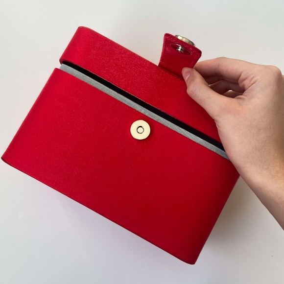 BRAND NEW SHISEIDO COSMETIC CASE VANITY RED BAG MAKEUP BAG BRAND MERCH MUA - Picture 6 of 8